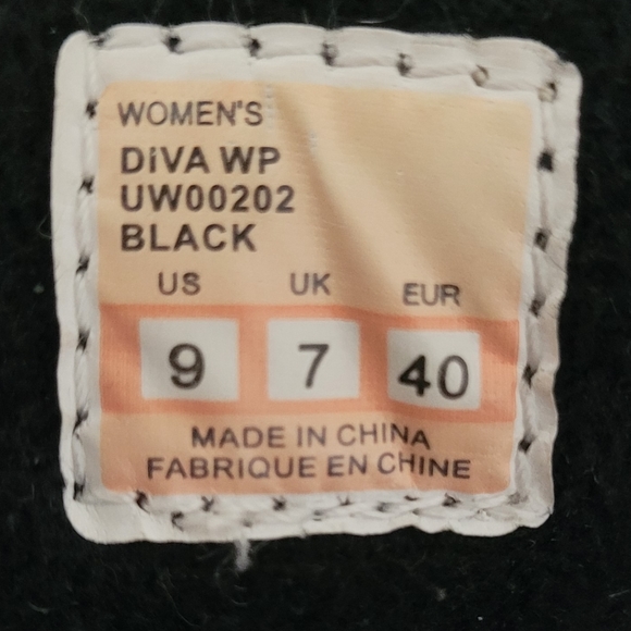 **Very Rare** Women's Cushe Diva boots size 9 - run small - Picture 2 of 8